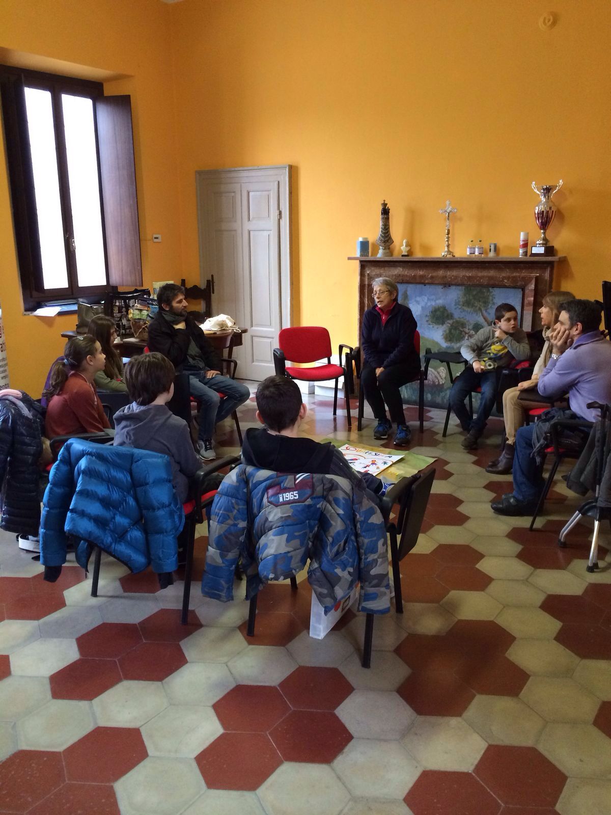 L'incontro dei volontari con i bambini della 5a Elementare.