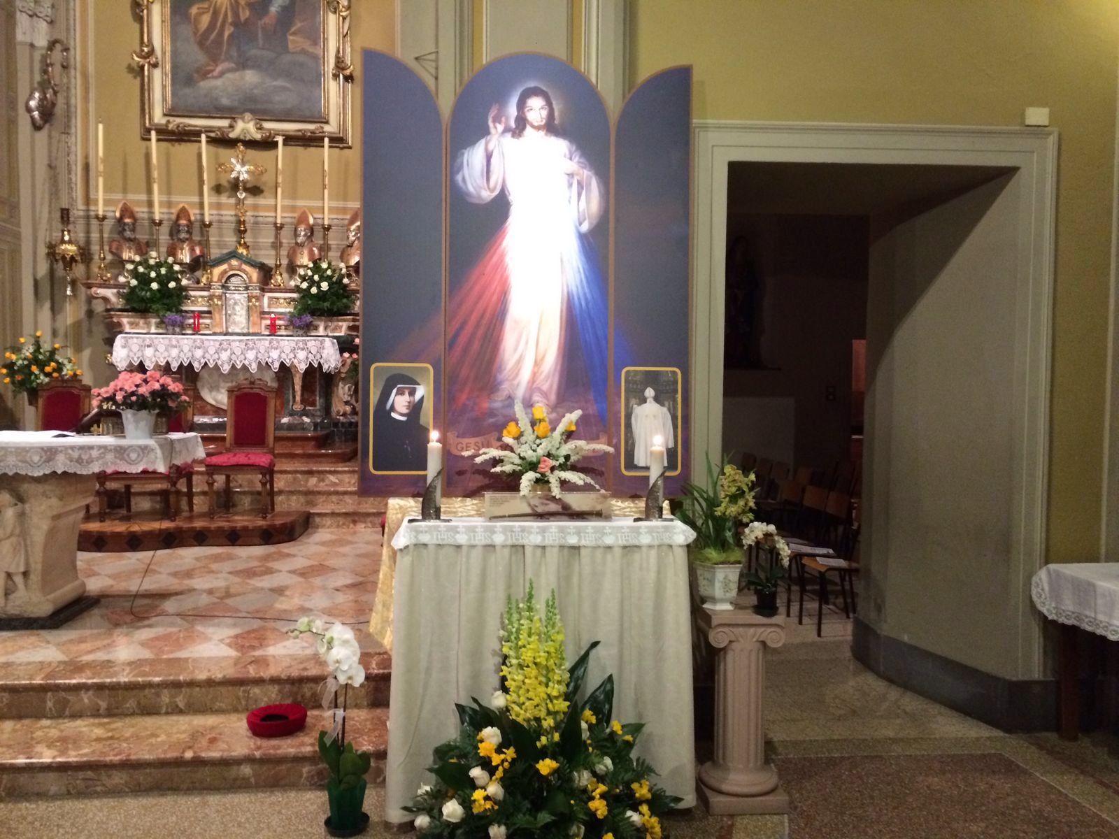 Il trittico della Divina Misericordia che sarà benedetto durante la S. Messa di domani.